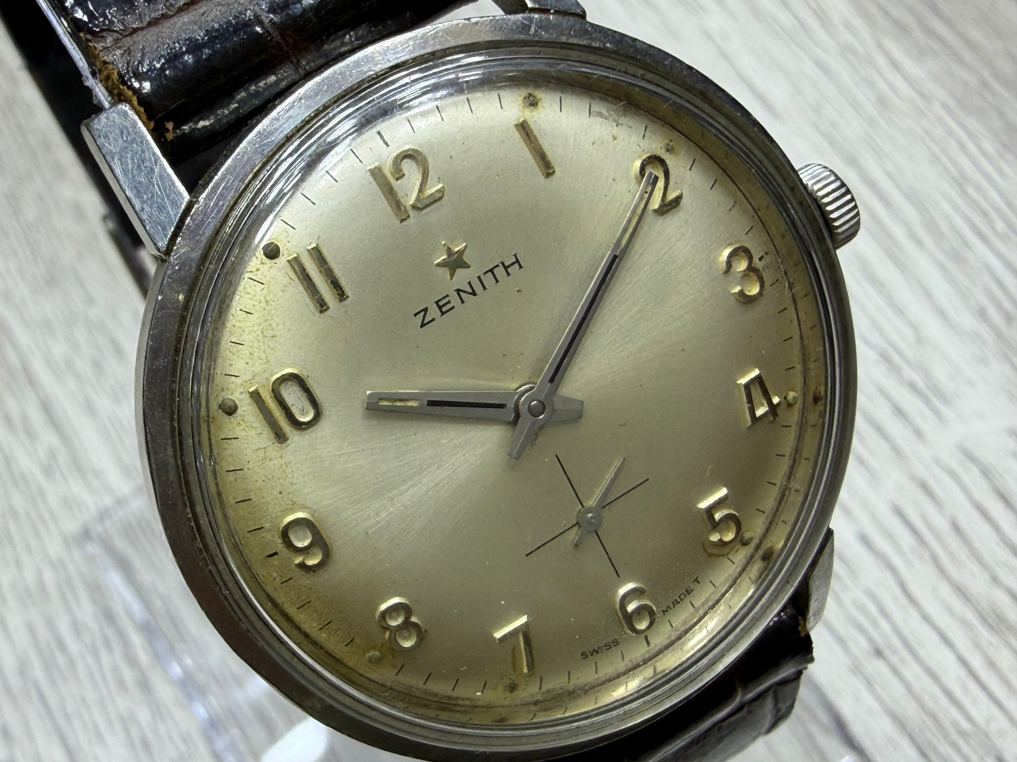 Zenith Vintage Manual-Wind Steel Dress Watch – Champagne Sunburst Dial with Sub-Seconds