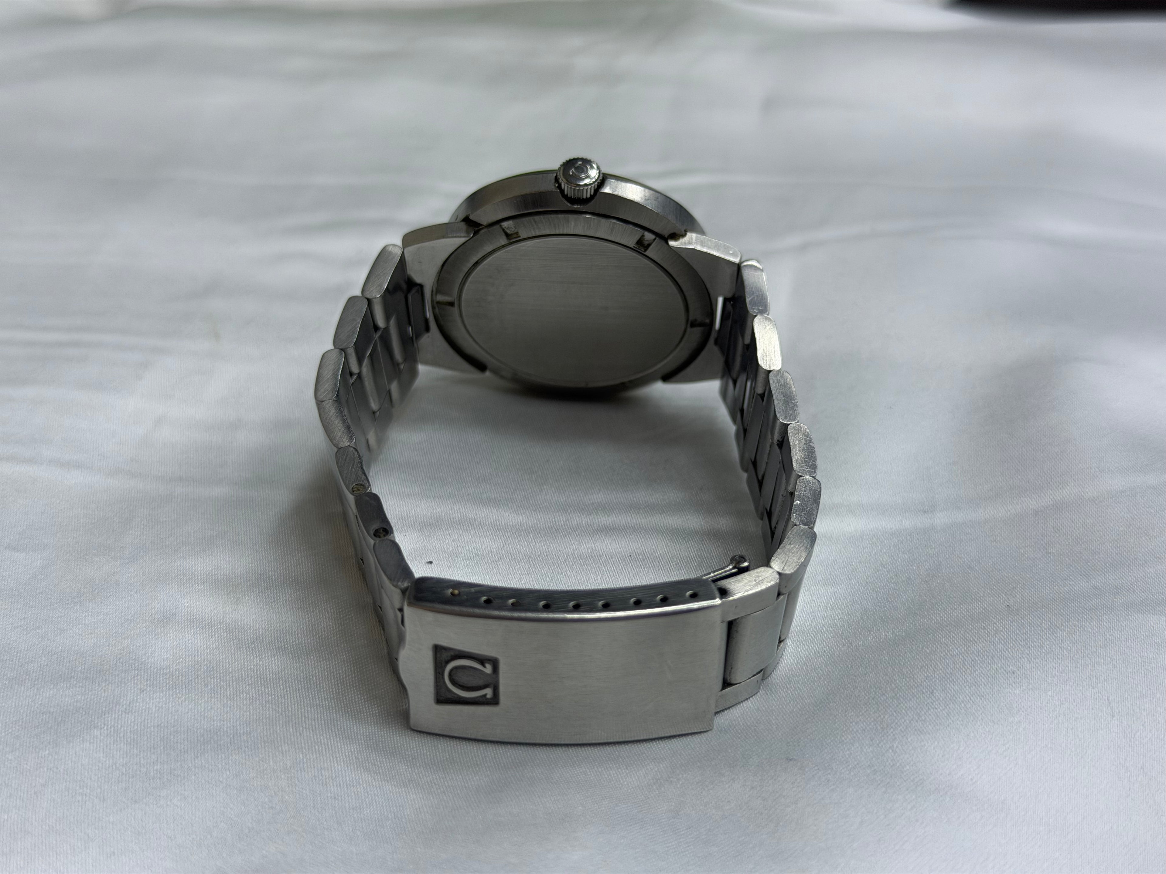 Vintage Omega Genève Dynamic Automatic - Rare Blue & Silver Roman Bulls-Eye Dial